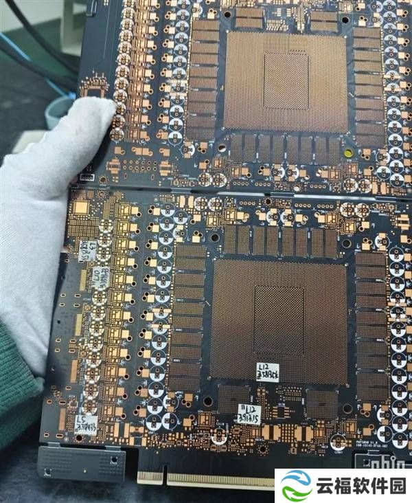 RTX5090的PCB曝光了 核心区非常大